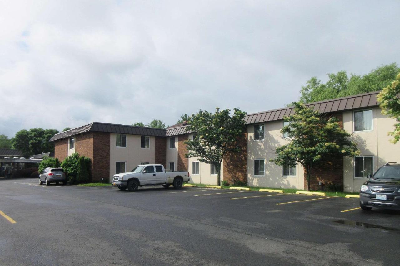 Quality Inn & Suites Owego Exterior photo
